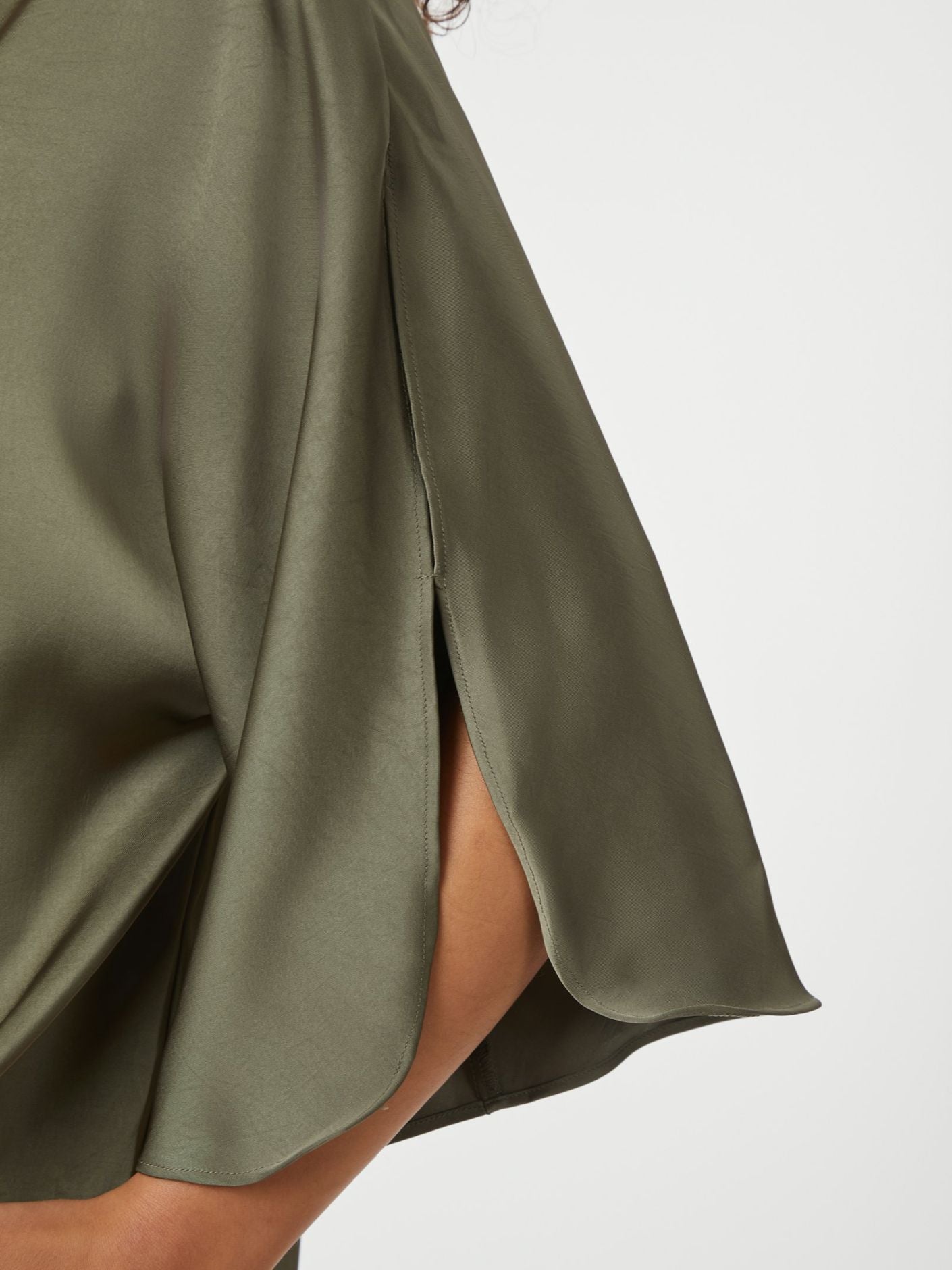 LIORA HEAVY SATEEN BLUSE NEO NOIR