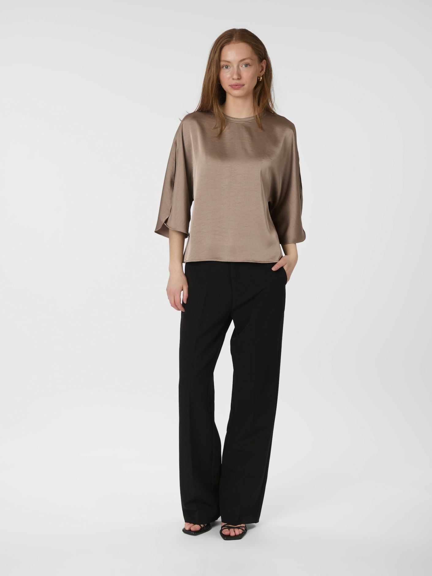 LIORA HEAVY SATEEN BLUSE NEO NOIR