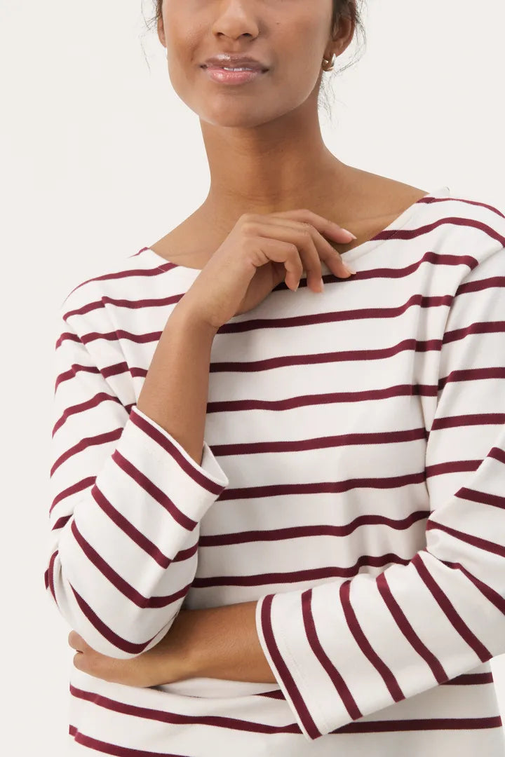 Nela T-Shirt