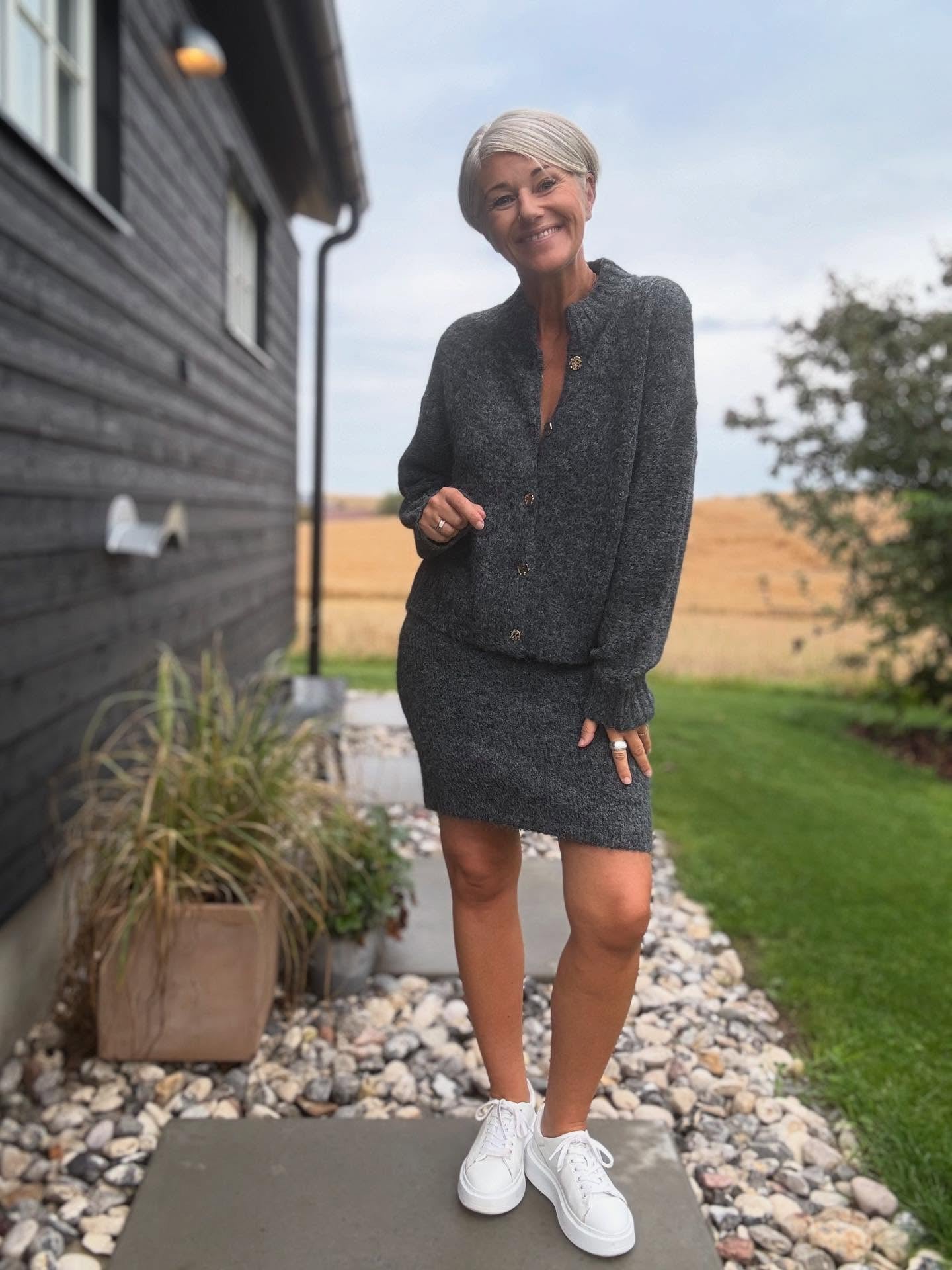 TAURA FLUFFY KNIT CARDIGAN NEO NOIR