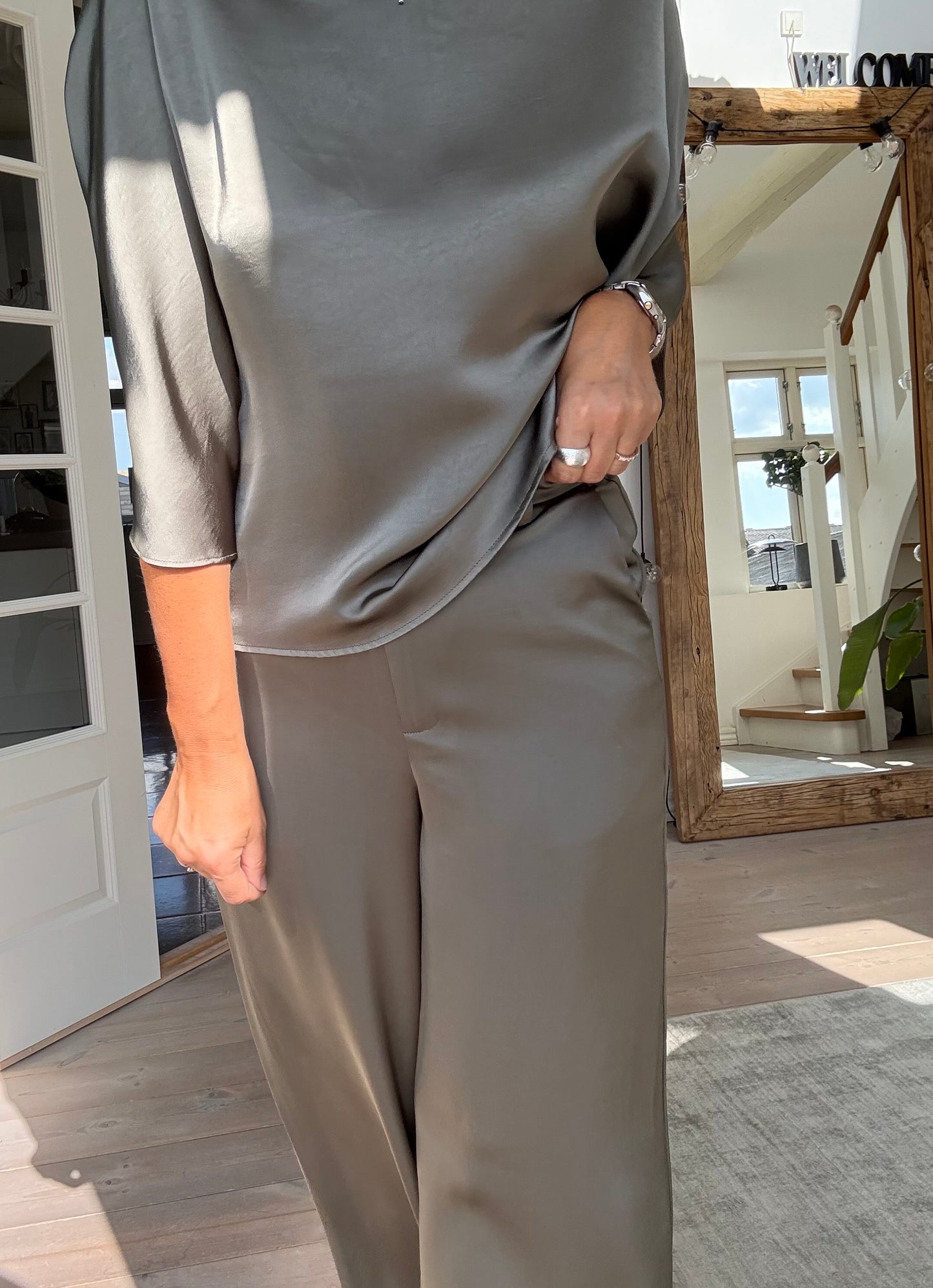 LIORA HEAVY SATEEN BLUSE NEO NOIR