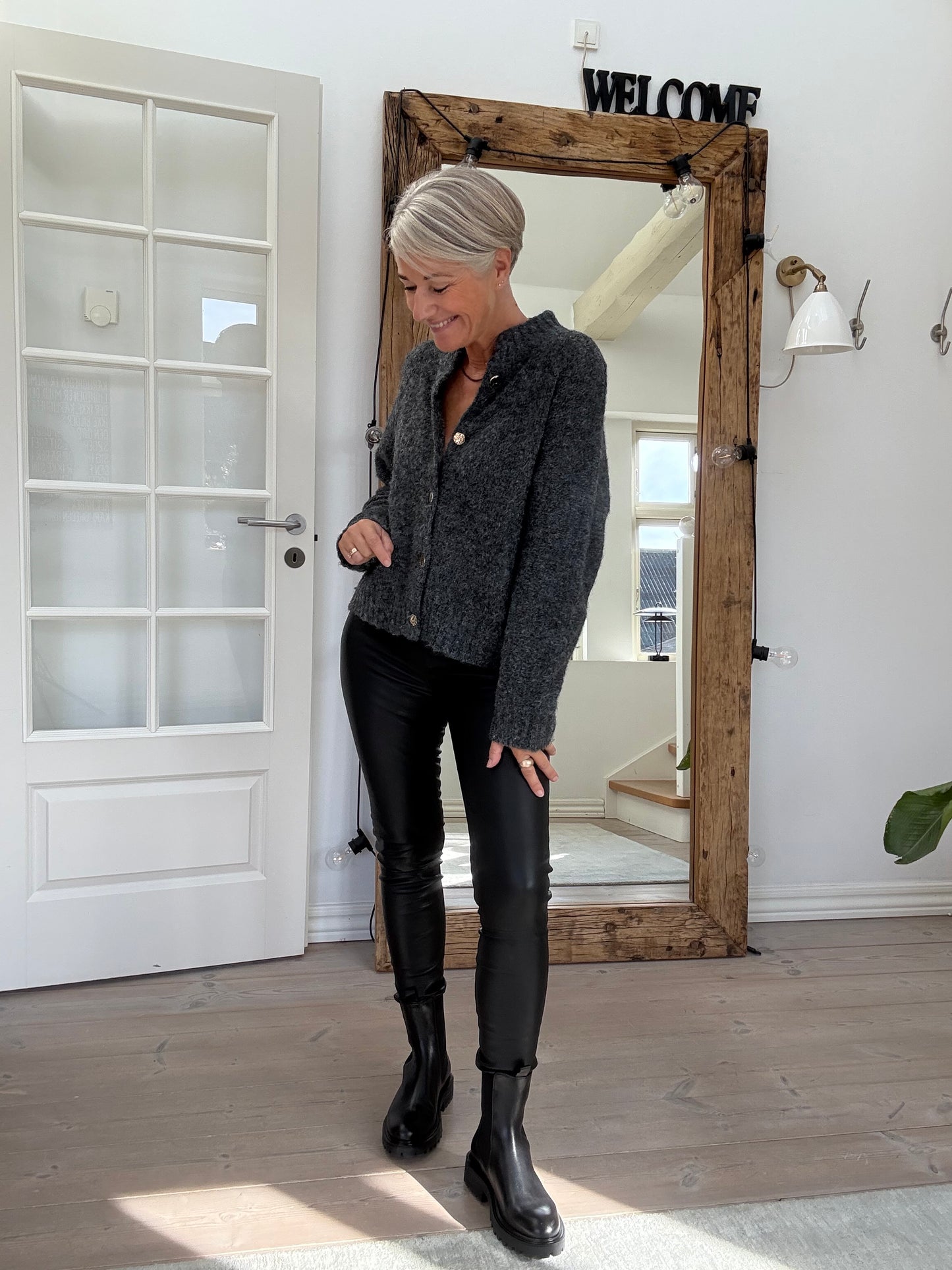 TAURA FLUFFY KNIT CARDIGAN NEO NOIR