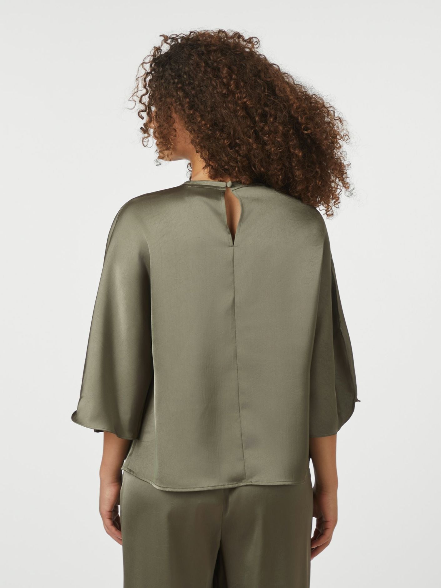 LIORA HEAVY SATEEN BLUSE NEO NOIR