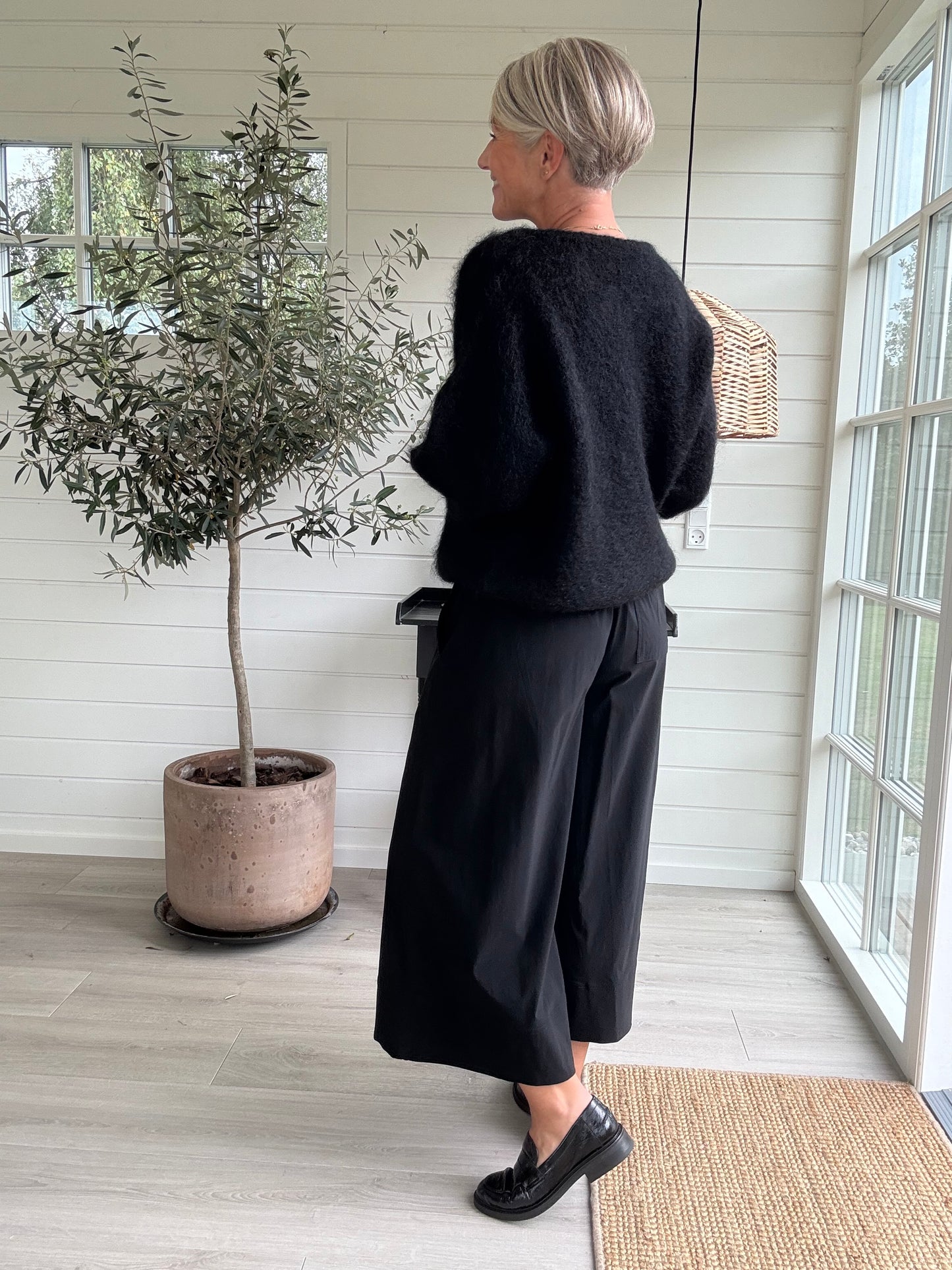 BJOERK CARDIGAN BLACK COLOUR