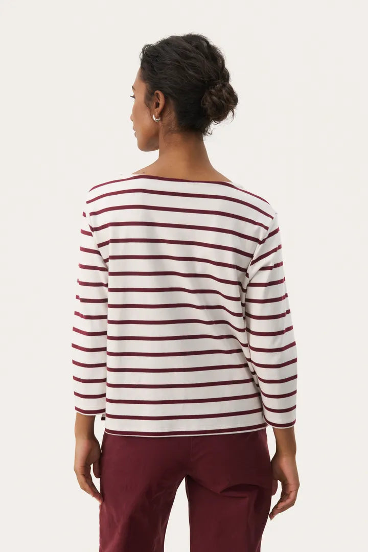 Nela T-Shirt