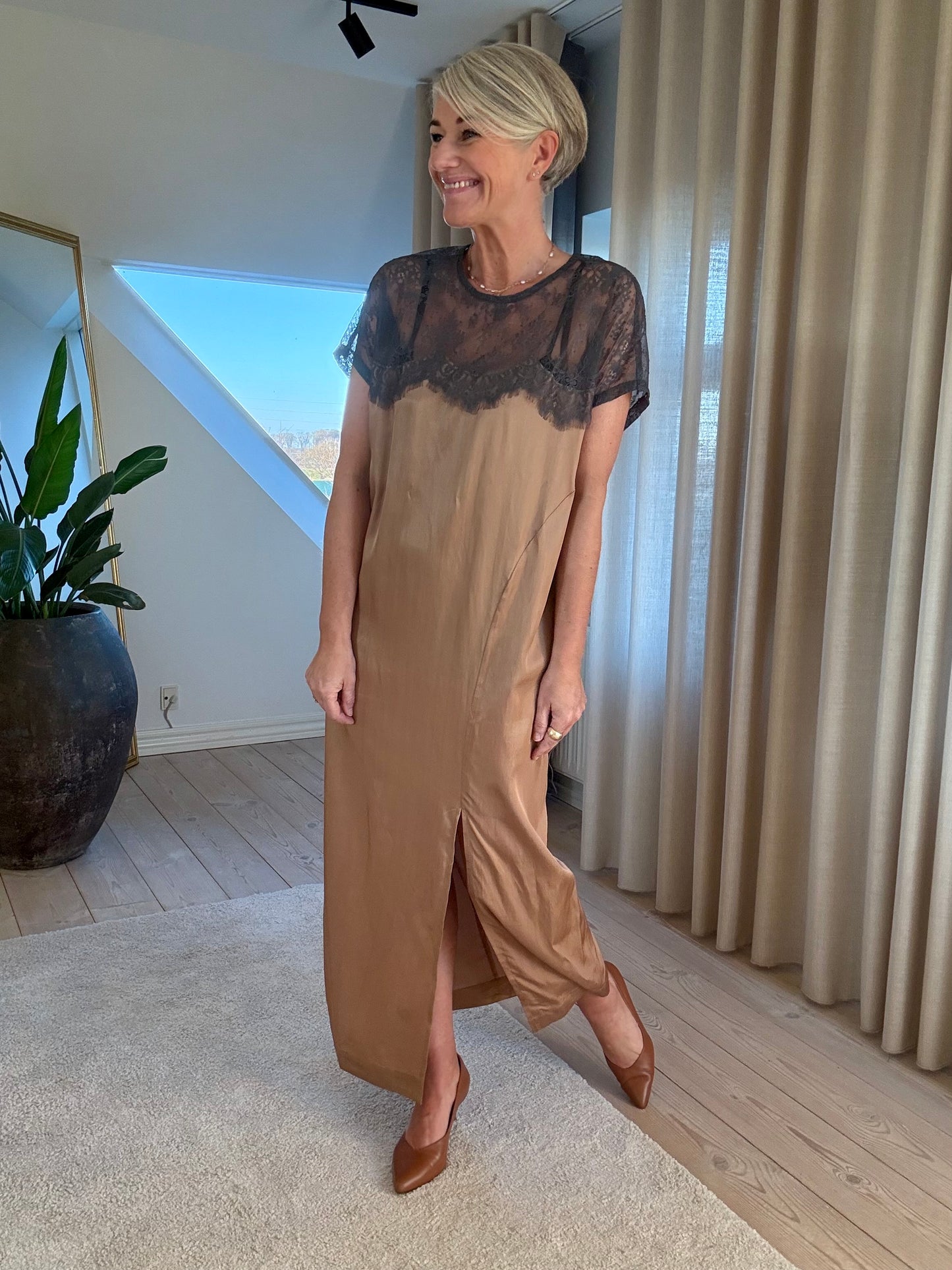 Botilla Sheer Lace T-Shirt Kjole