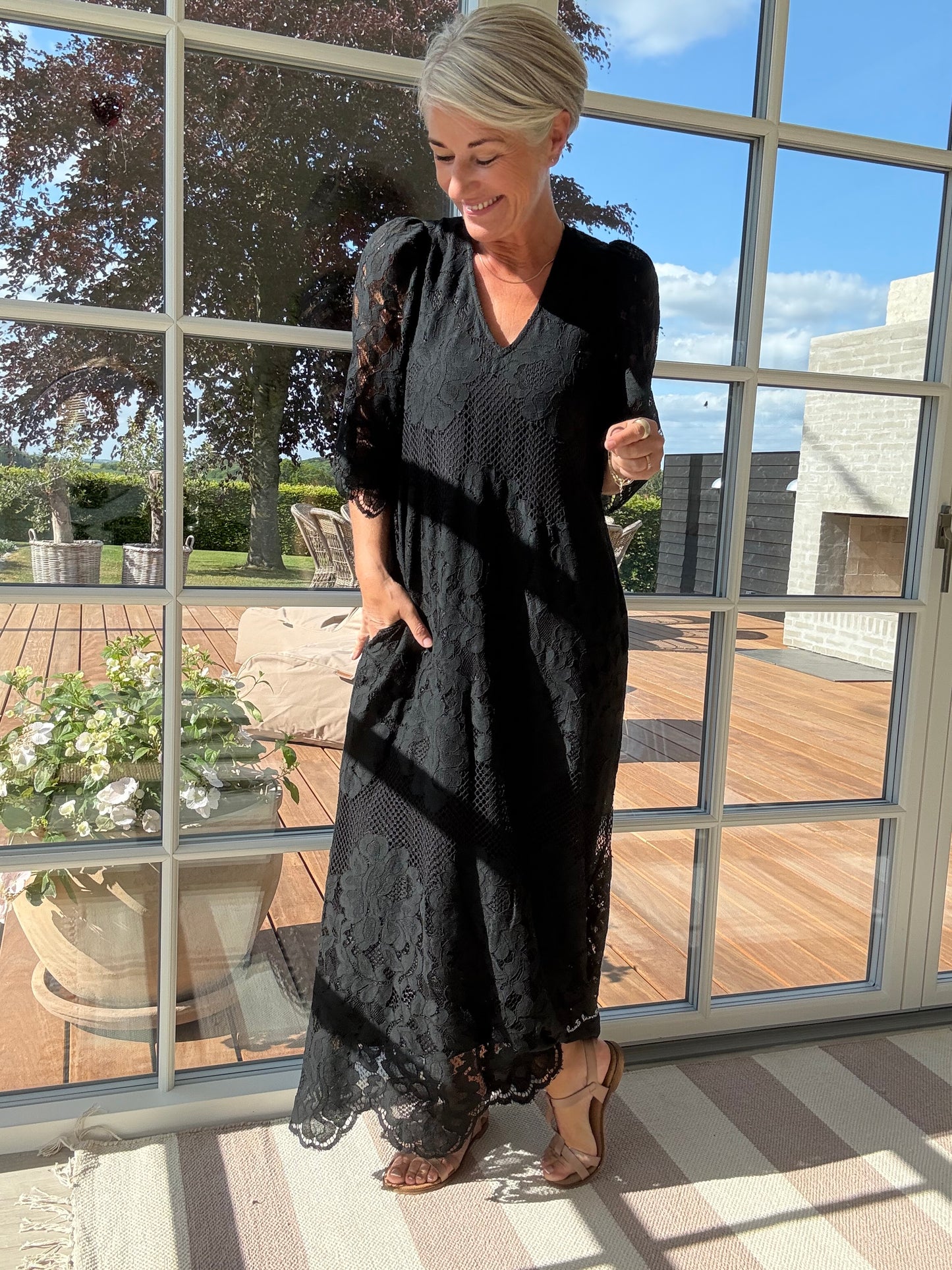 Curvey Lace Hem Kjole