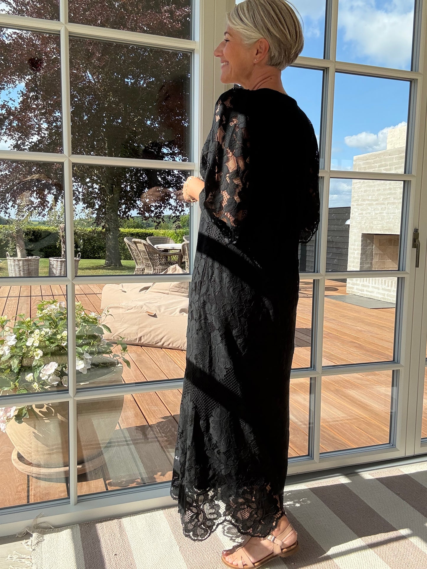 Curvey Lace Hem Kjole