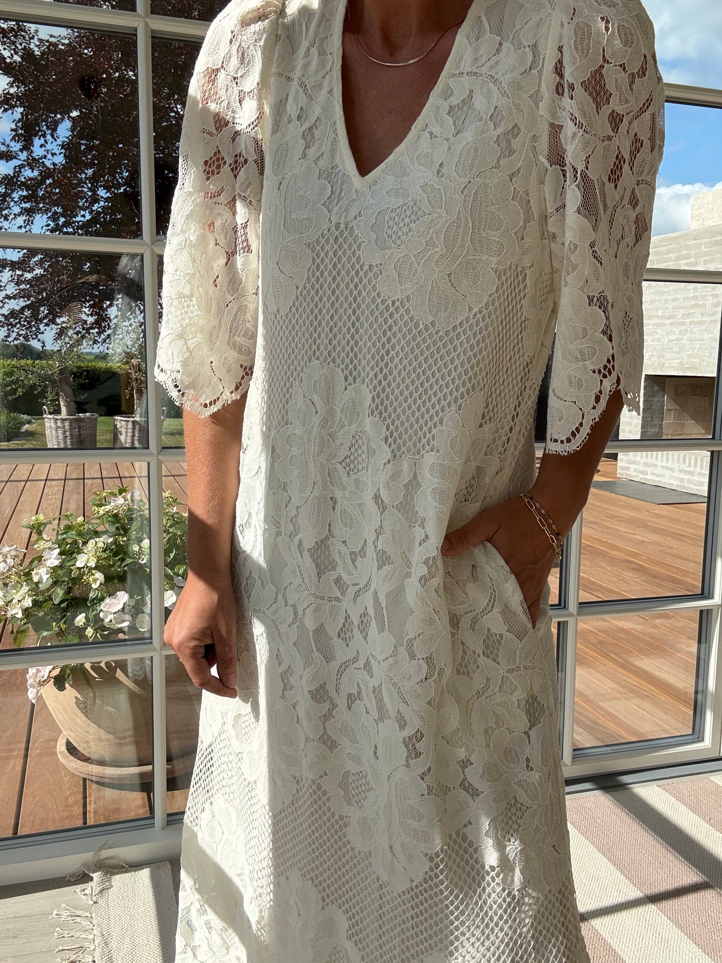 Curvey Lace Hem Kjole