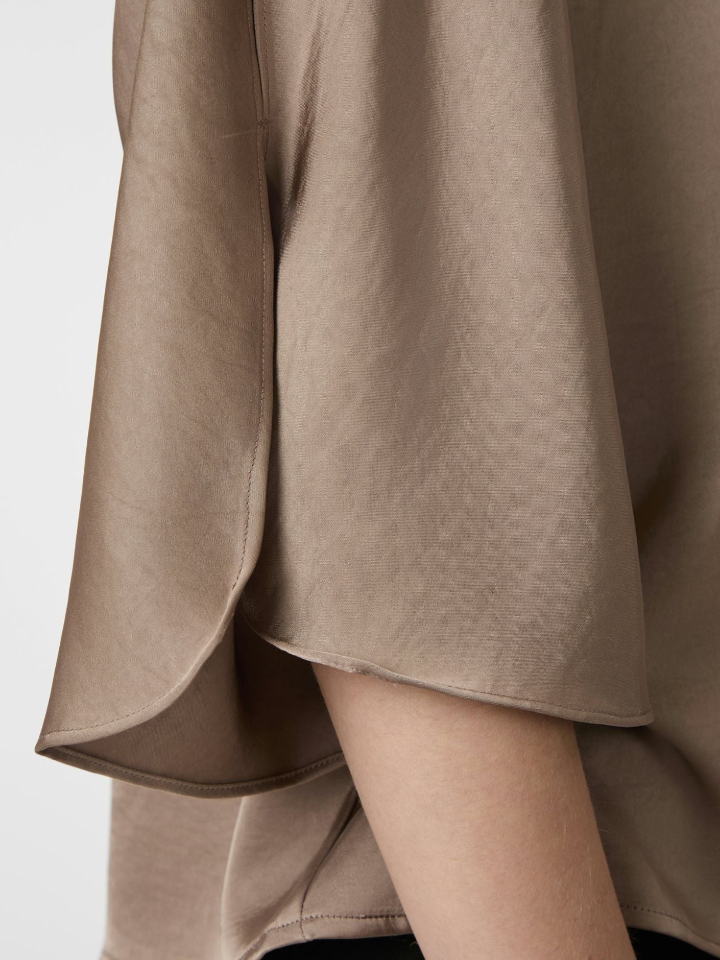 LIORA HEAVY SATEEN BLUSE NEO NOIR
