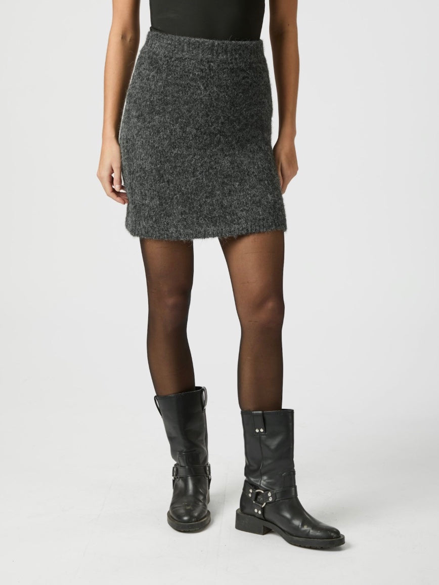 NARIA FLUFFY KNIT NEDERDEL NEO NOIR