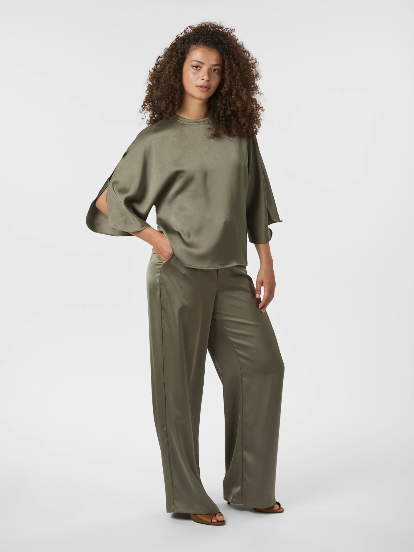 LIORA HEAVY SATEEN BLUSE NEO NOIR