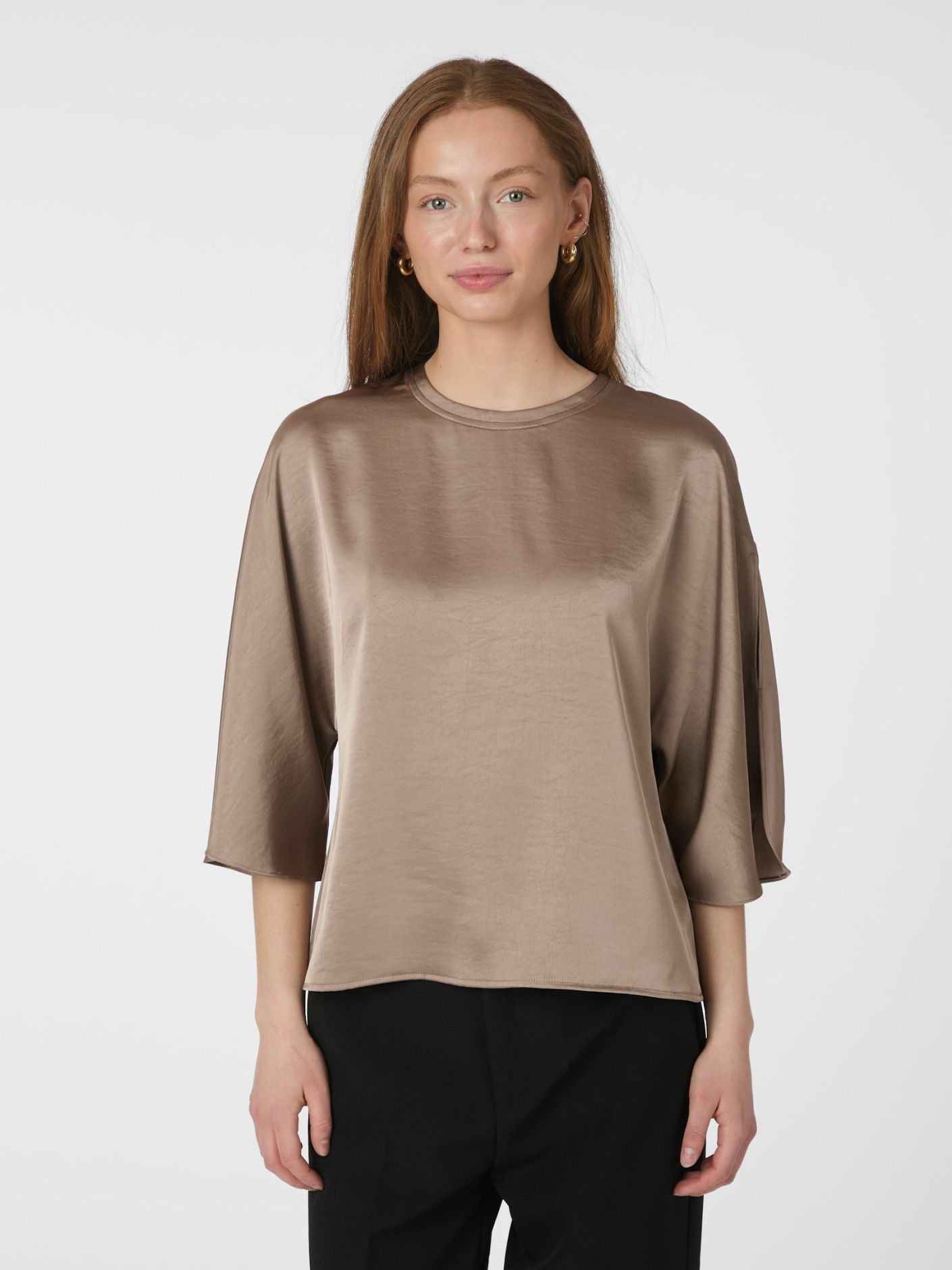 LIORA HEAVY SATEEN BLUSE NEO NOIR