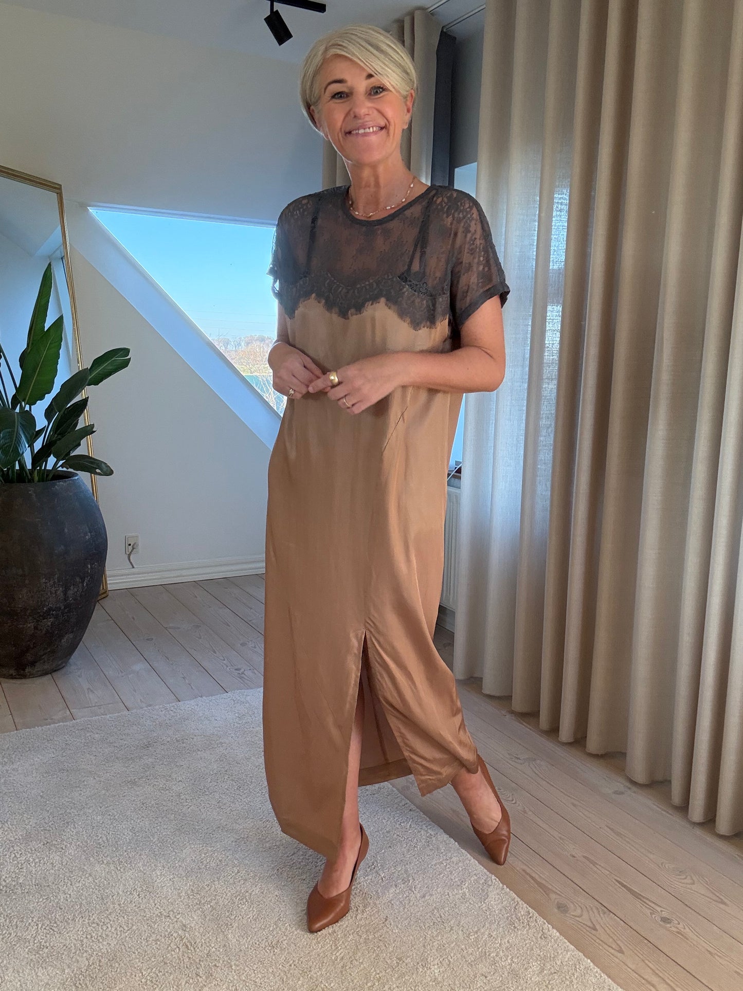 Botilla Sheer Lace T-Shirt Kjole