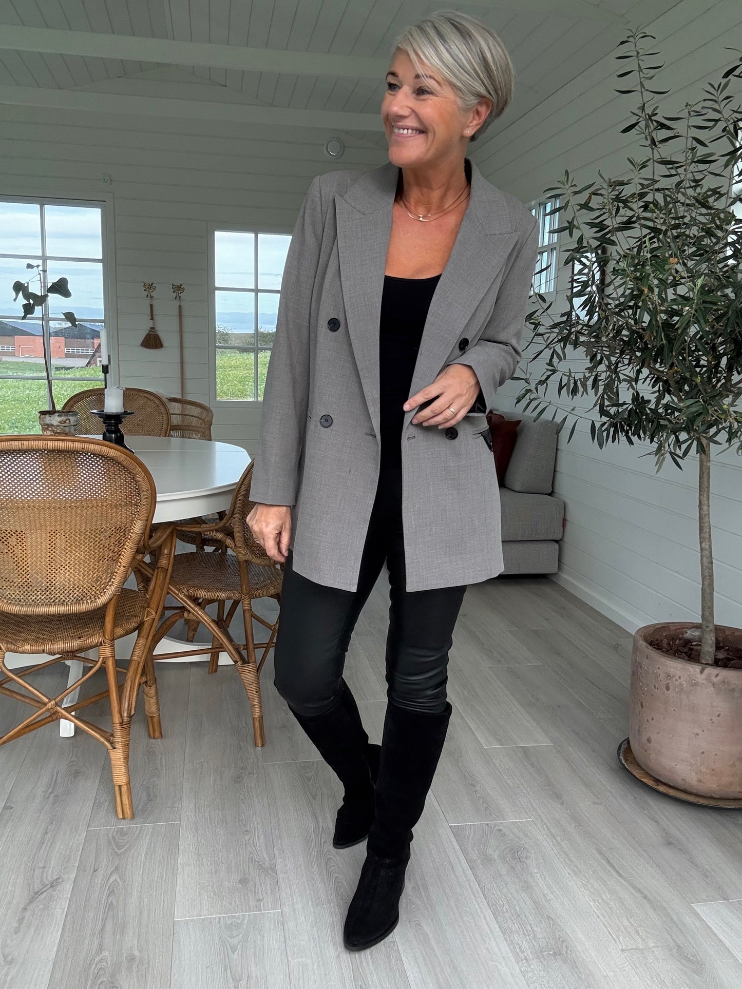 NICOLE LOW TRIANGLE BLAZER HLT