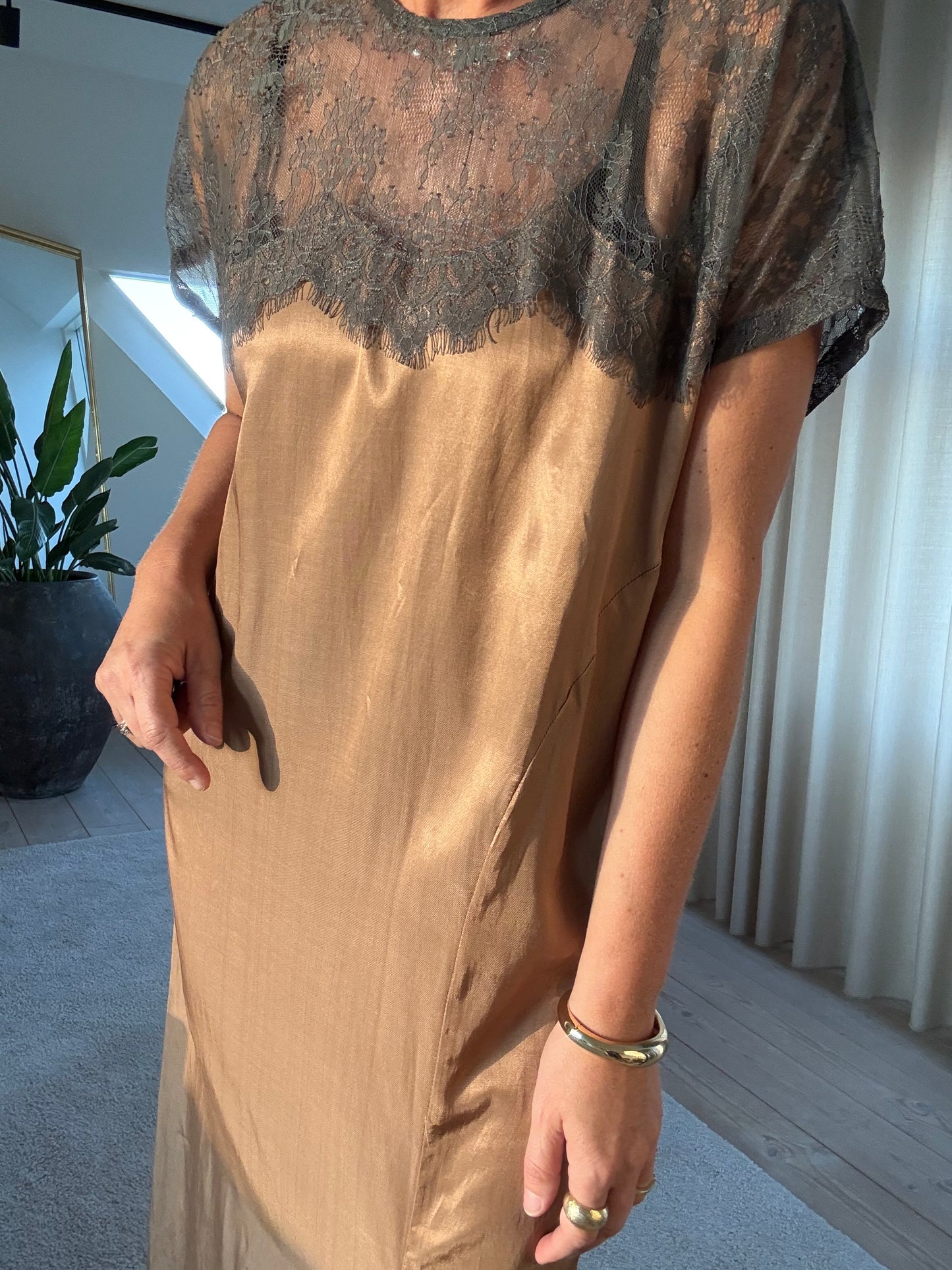 Botilla Sheer Lace T-Shirt Kjole