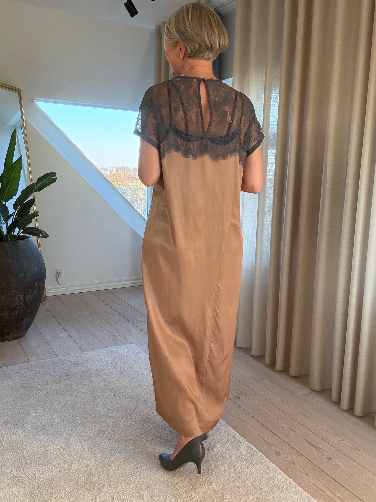 Botilla Sheer Lace T-Shirt Kjole
