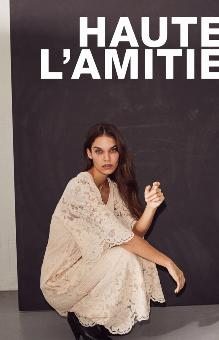 Curvey Lace Hem Kjole