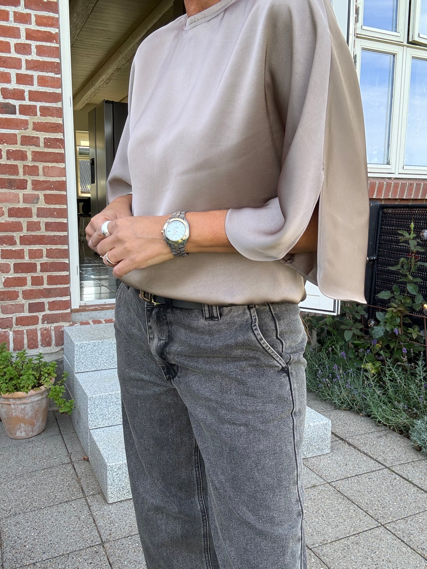 LIORA HEAVY SATEEN BLUSE NEO NOIR