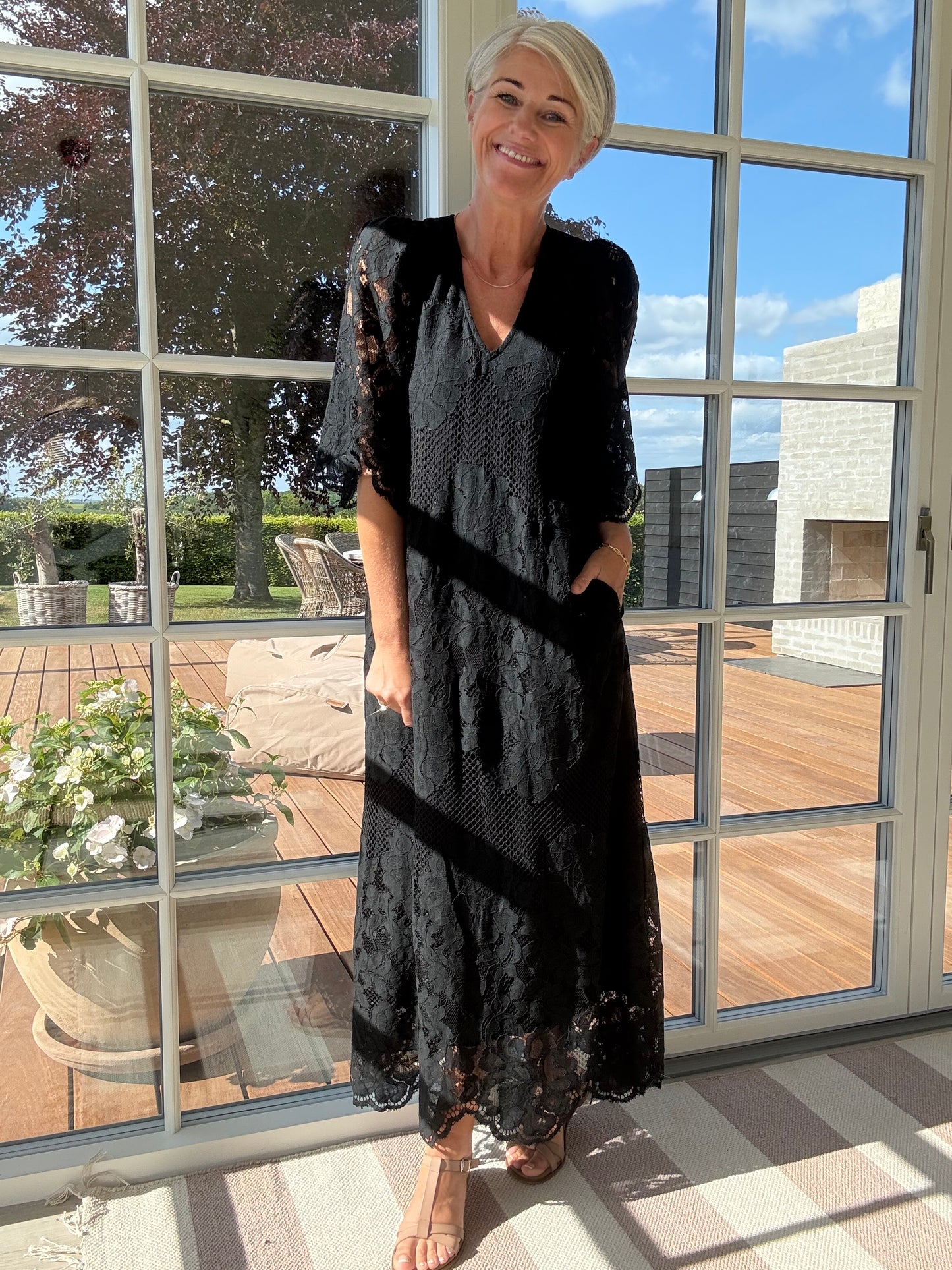 Curvey Lace Hem Kjole