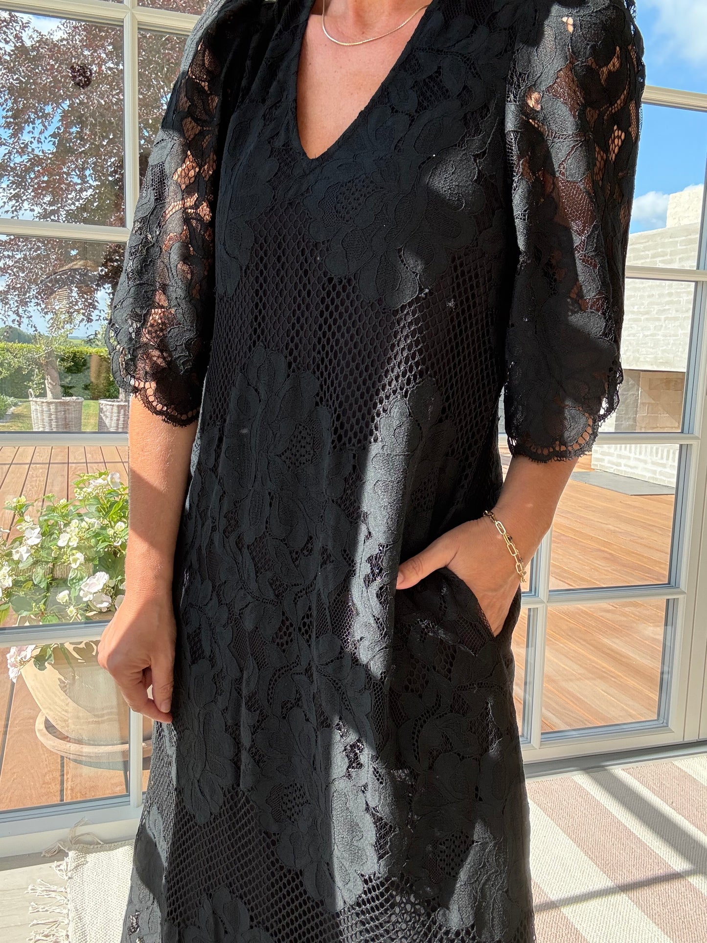 Curvey Lace Hem Kjole