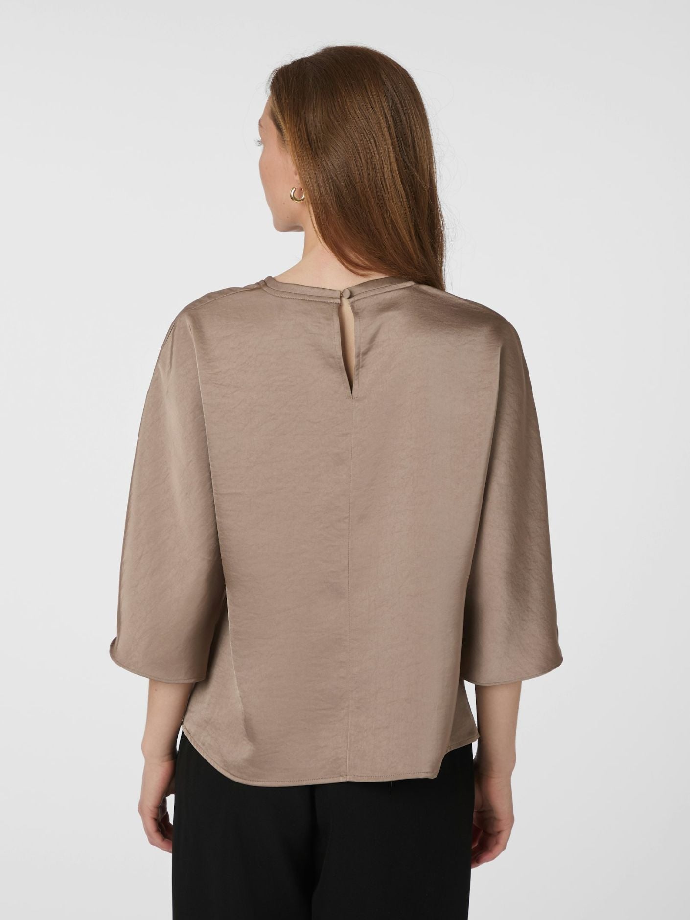 LIORA HEAVY SATEEN BLUSE NEO NOIR