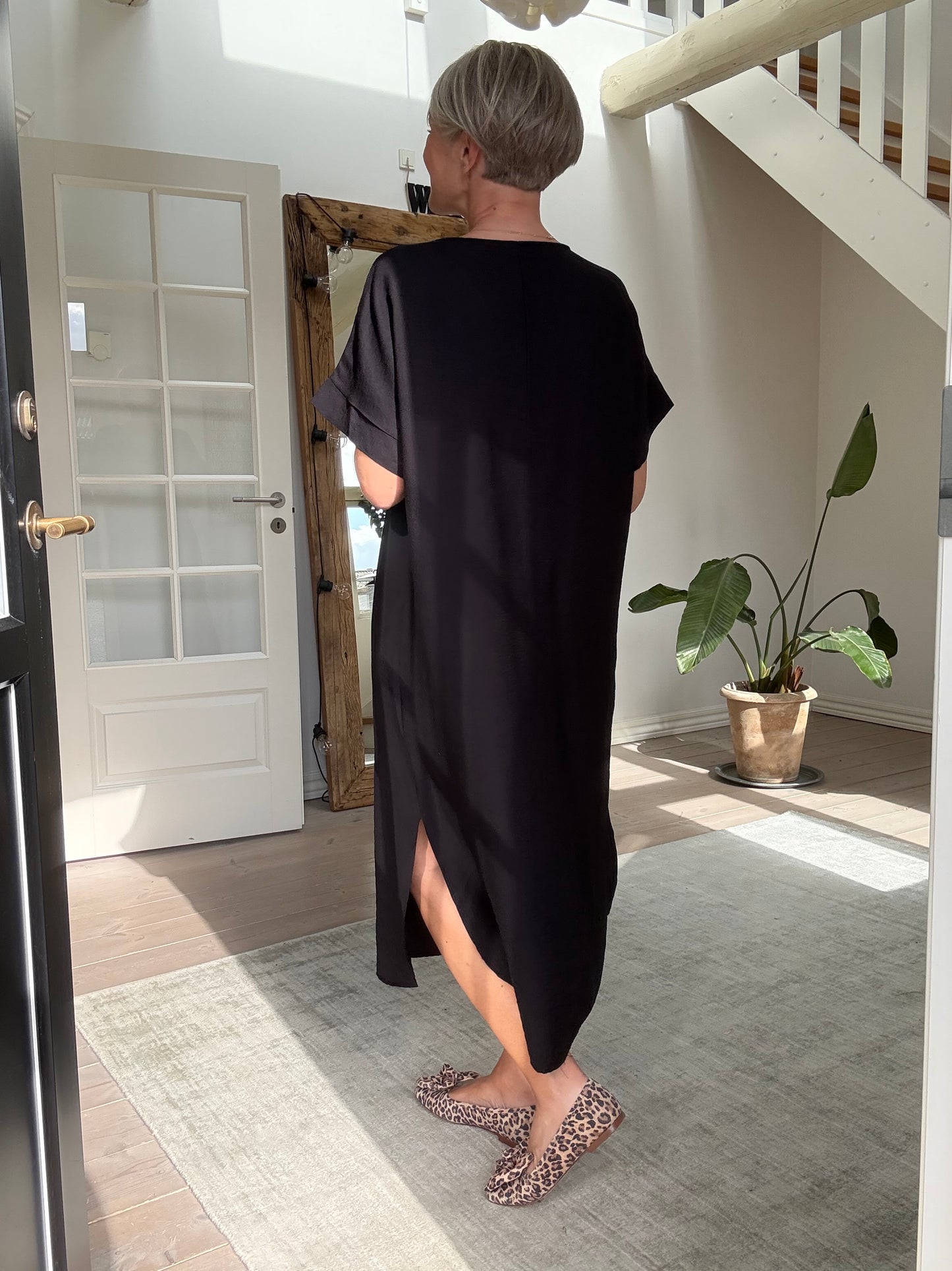 SAMOS KJOLE BLACK COLOUR