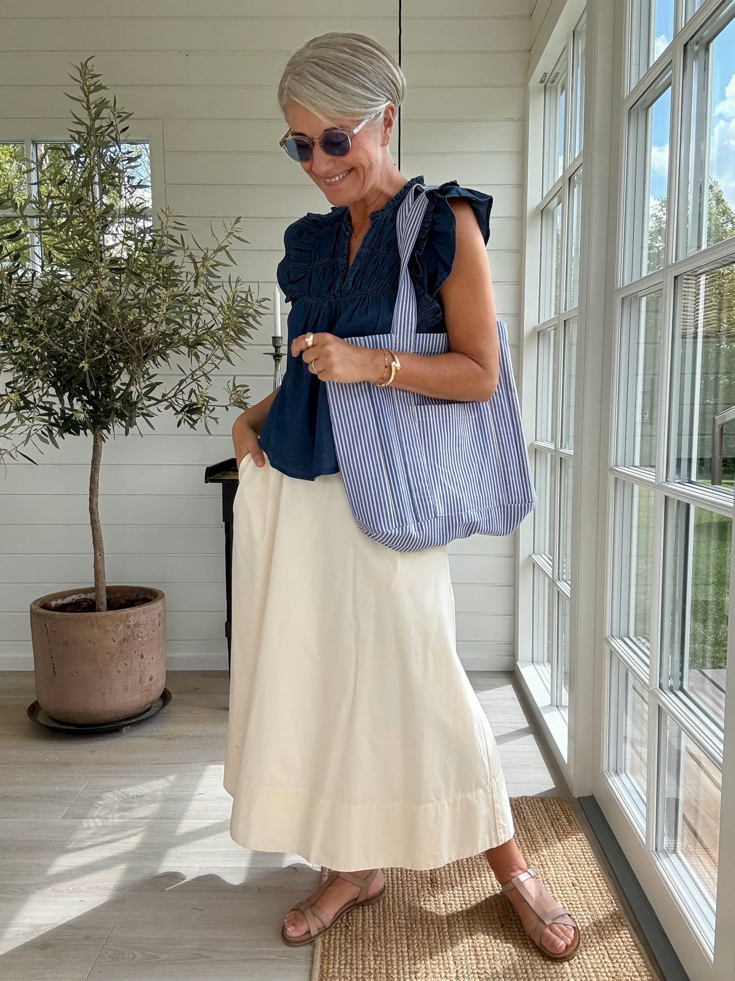 NELLA CANSAS BAG BLACK COLOUR