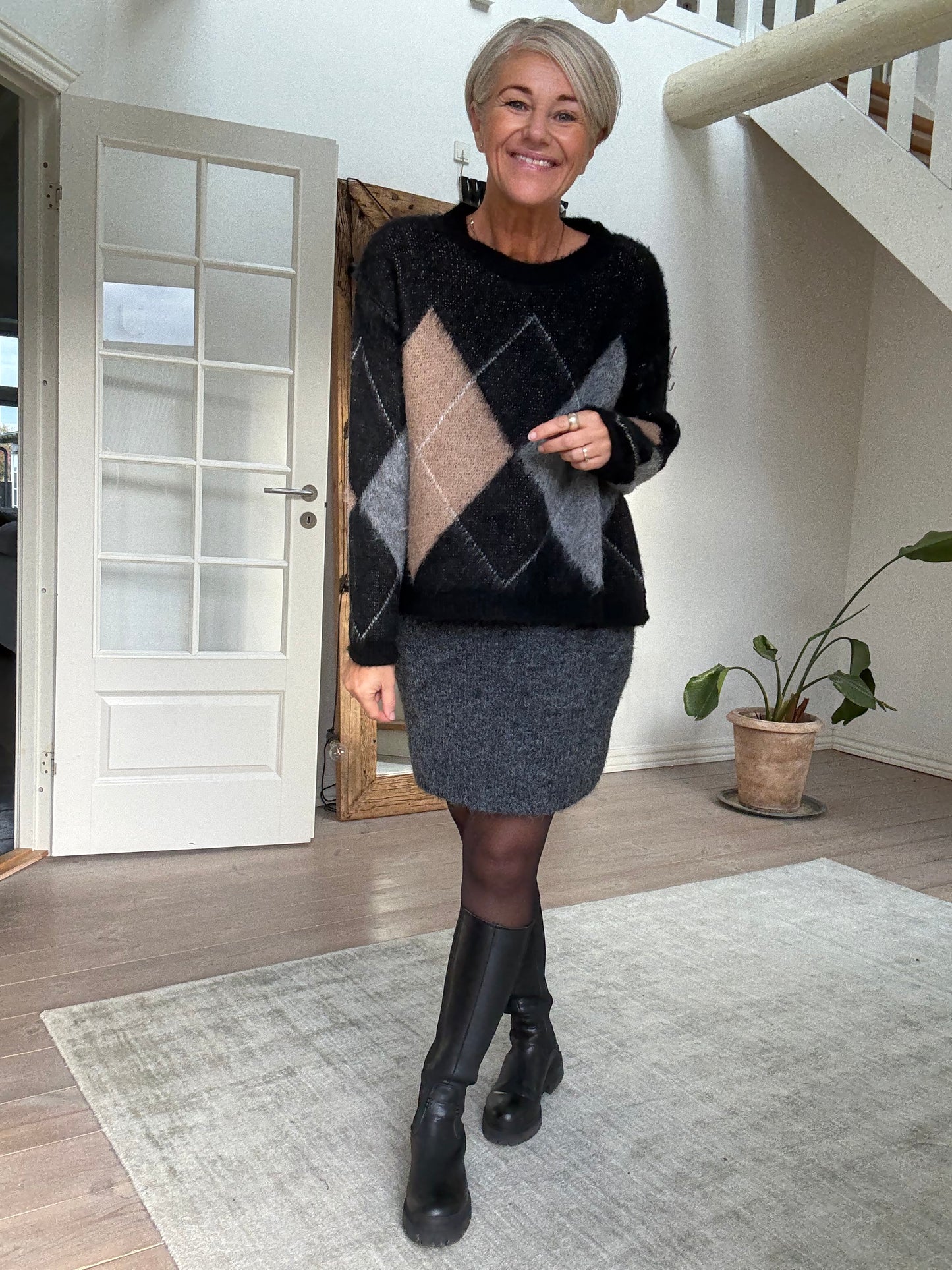 NARIA FLUFFY KNIT NEDERDEL NEO NOIR