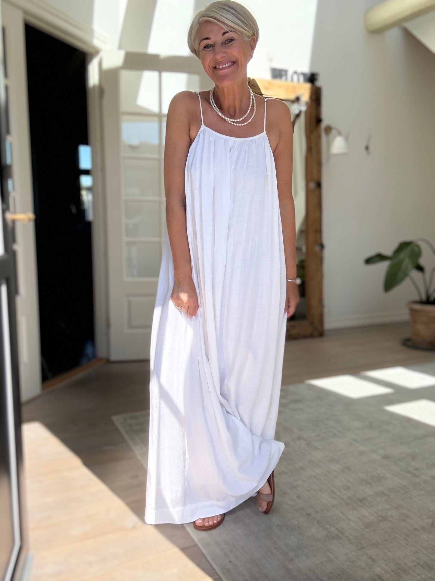 ALLIE SOFT LINEN KJOLE NEO NOIR