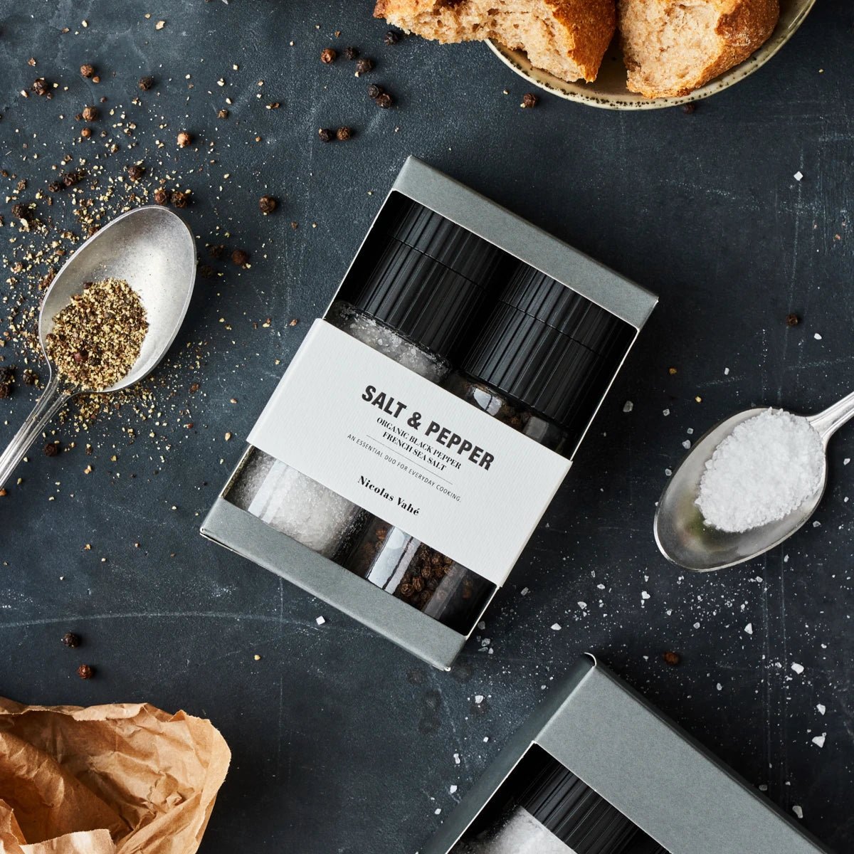 GAVEÆSKE, SALT & ORGANIC BLACK PEPPER, HD - LifeStyle Hedensted
