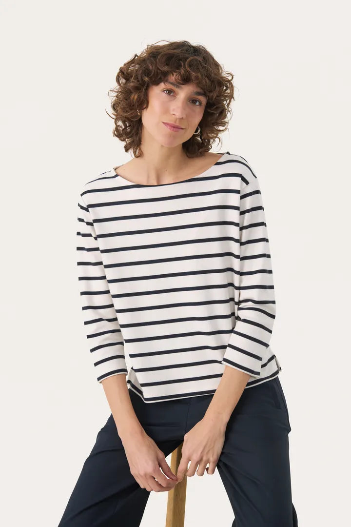 Nela T-Shirt