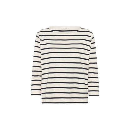 Nela T-Shirt