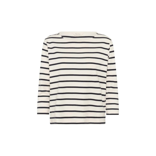 Nela T-Shirt