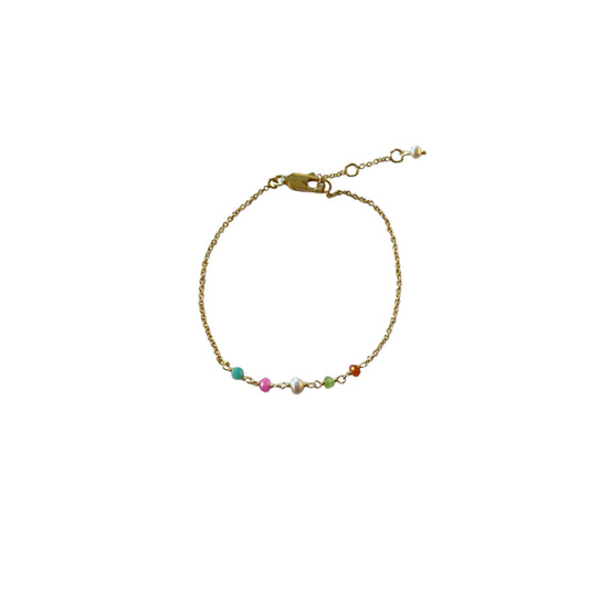 Armbånd med perler og natursten