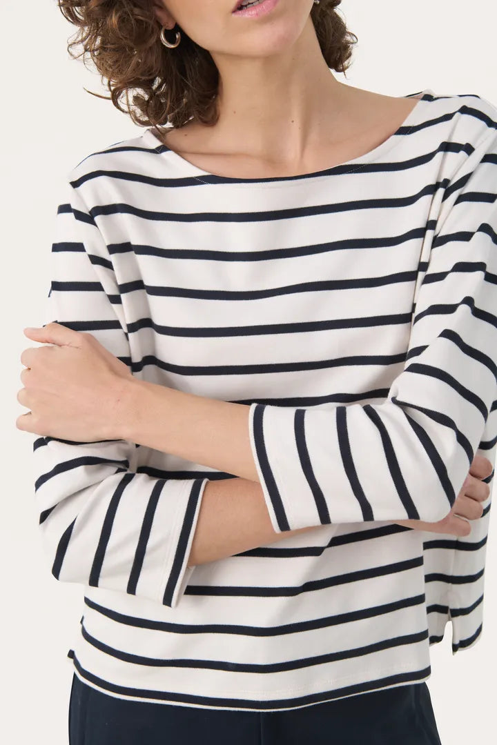 Nela T-Shirt