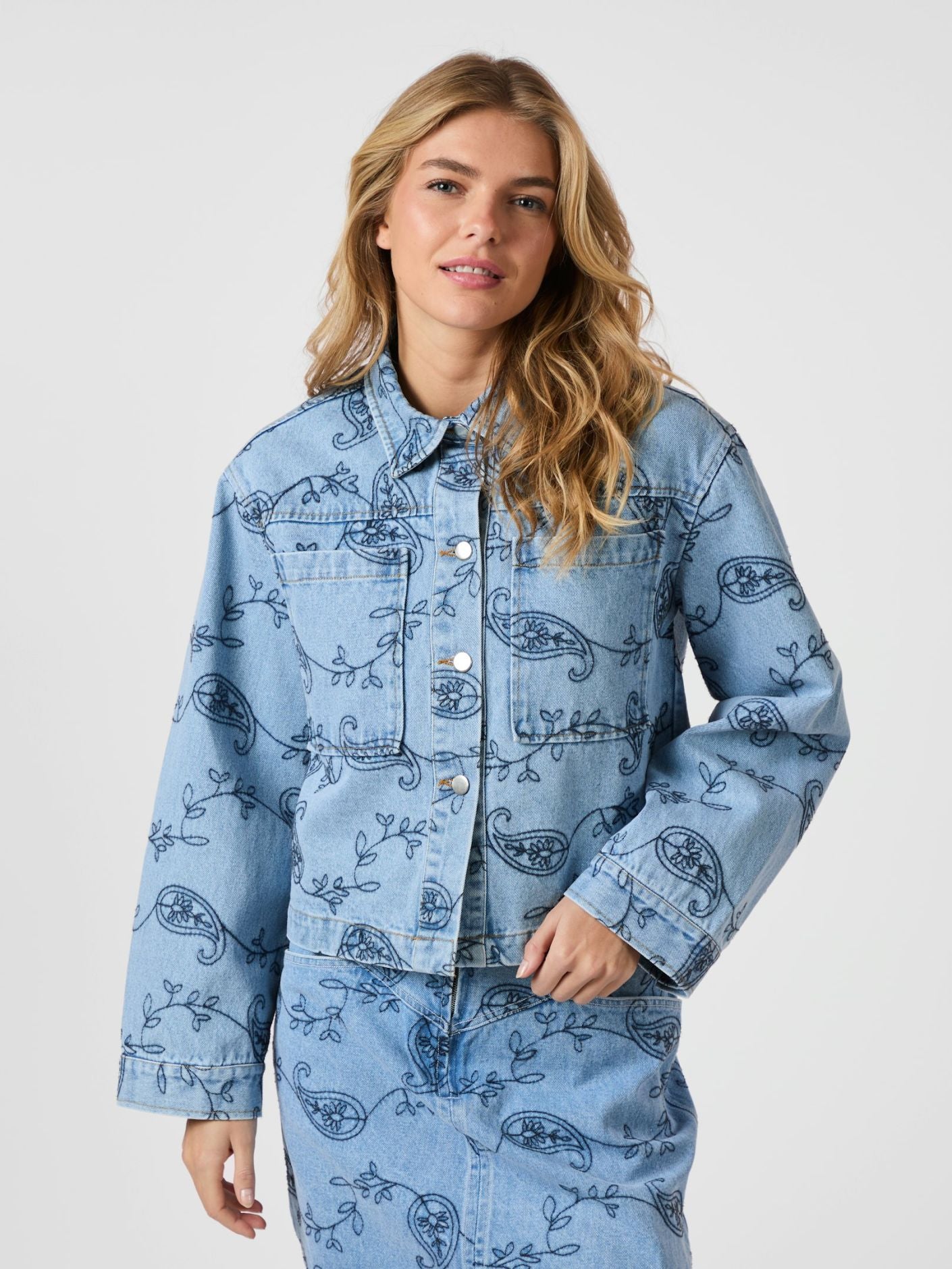 Emilia Embrodiery Jakke