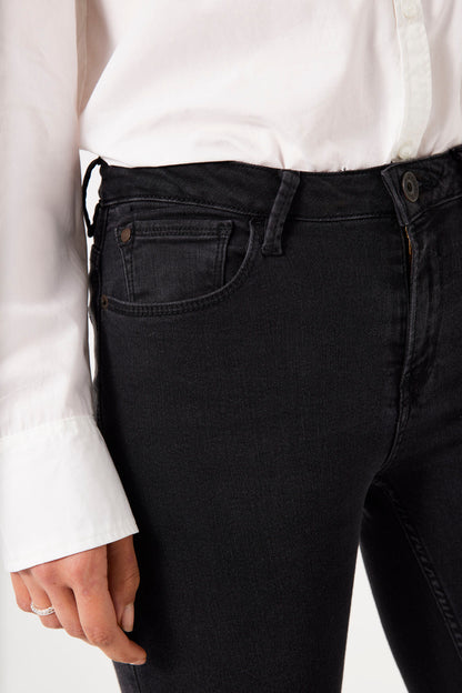 Celia Straight Fit Jeans