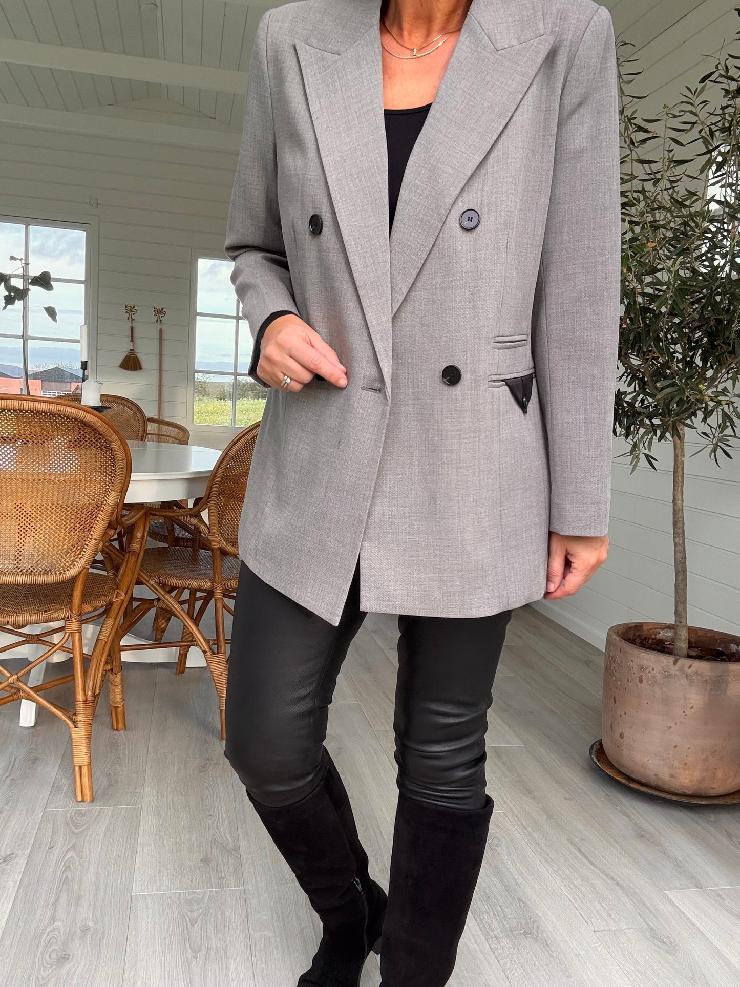 NICOLE LOW TRIANGLE BLAZER HLT