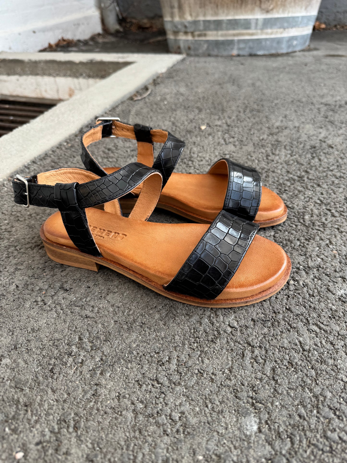 Adeen Sandal