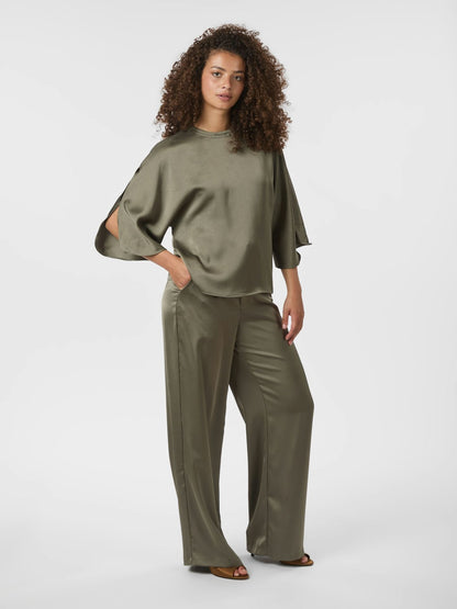 LIORA HEAVY SATEEN BLUSE NEO NOIR