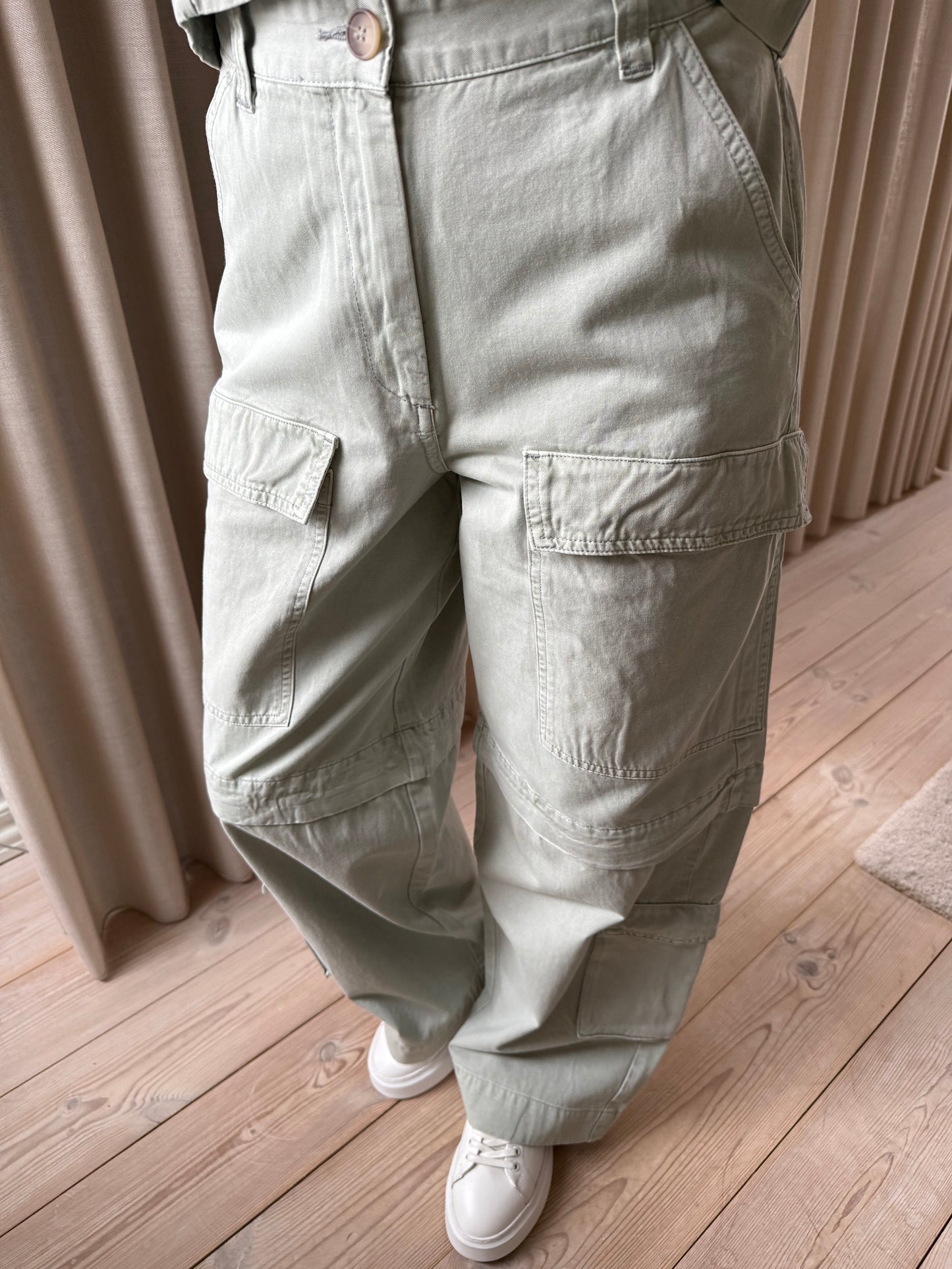 Pammi Canvas Light Cargo Buks