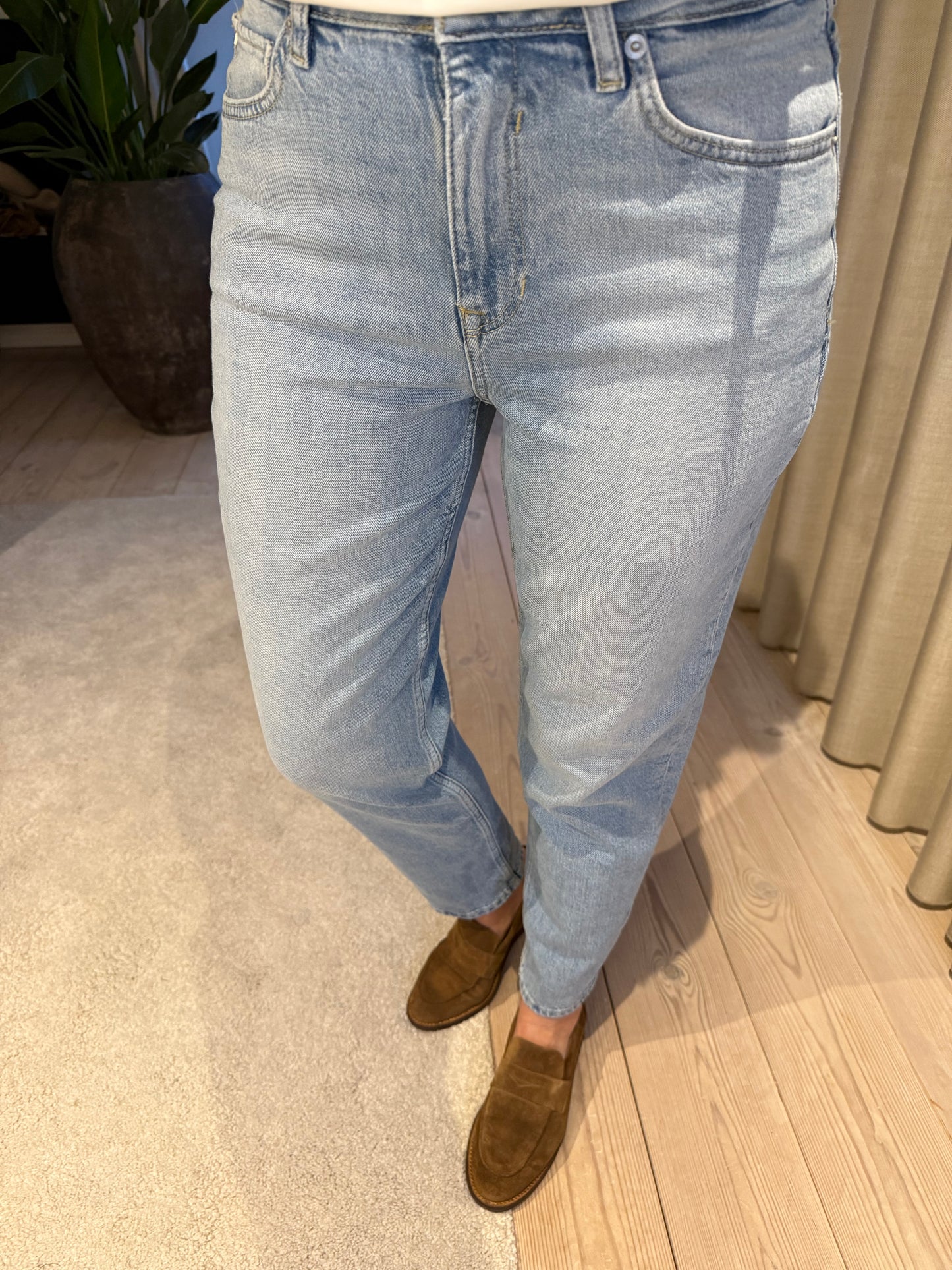Isabella Mom Fit Jeans
