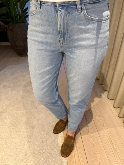 Isabella Mom Fit Jeans