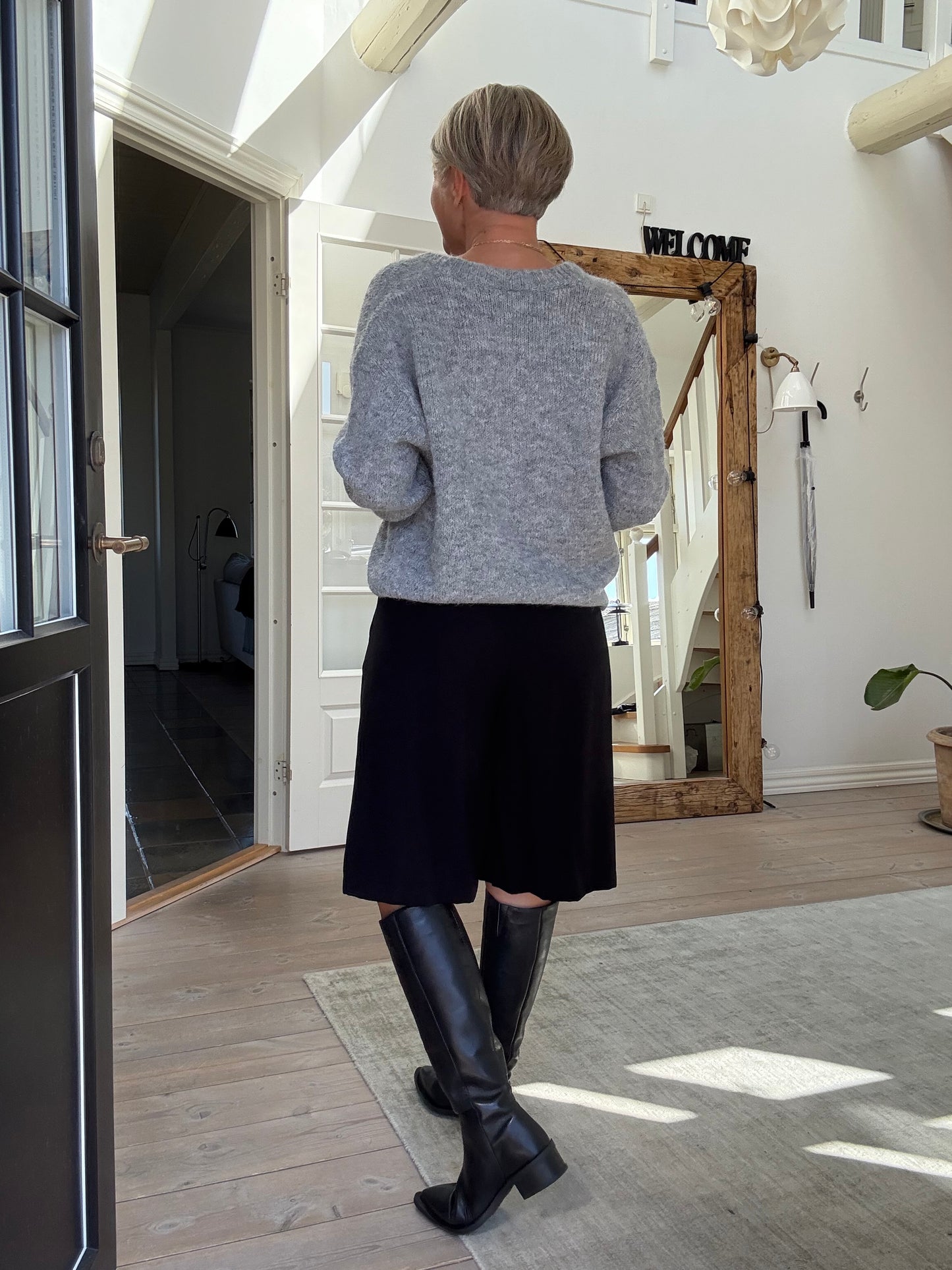 CASBA LONG SHORTS BLACK COLOUR