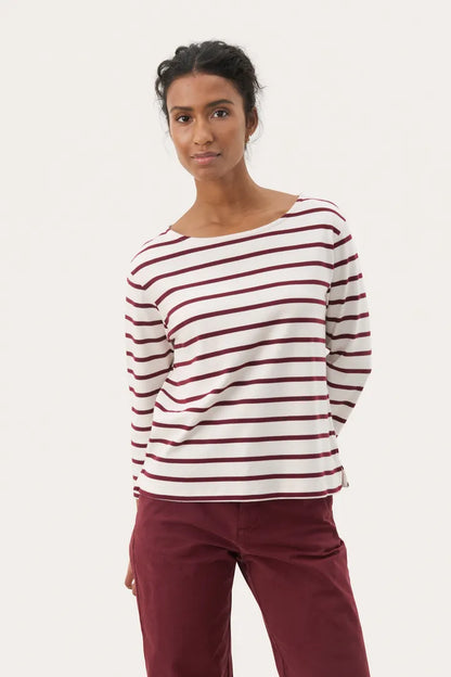 Nela T-Shirt