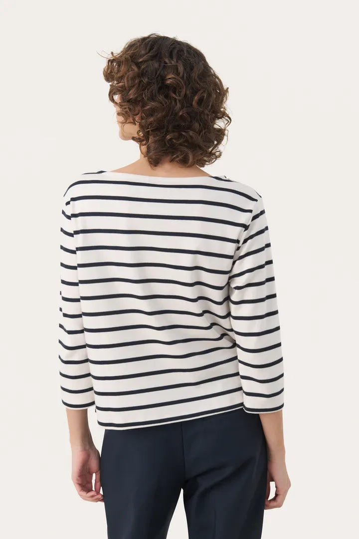 Nela T-Shirt