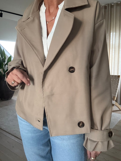 Ambika Jakke