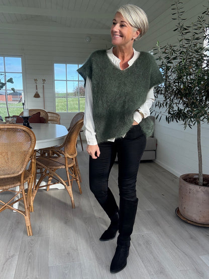 BJOERK STRIKKET V-NECK VEST BC