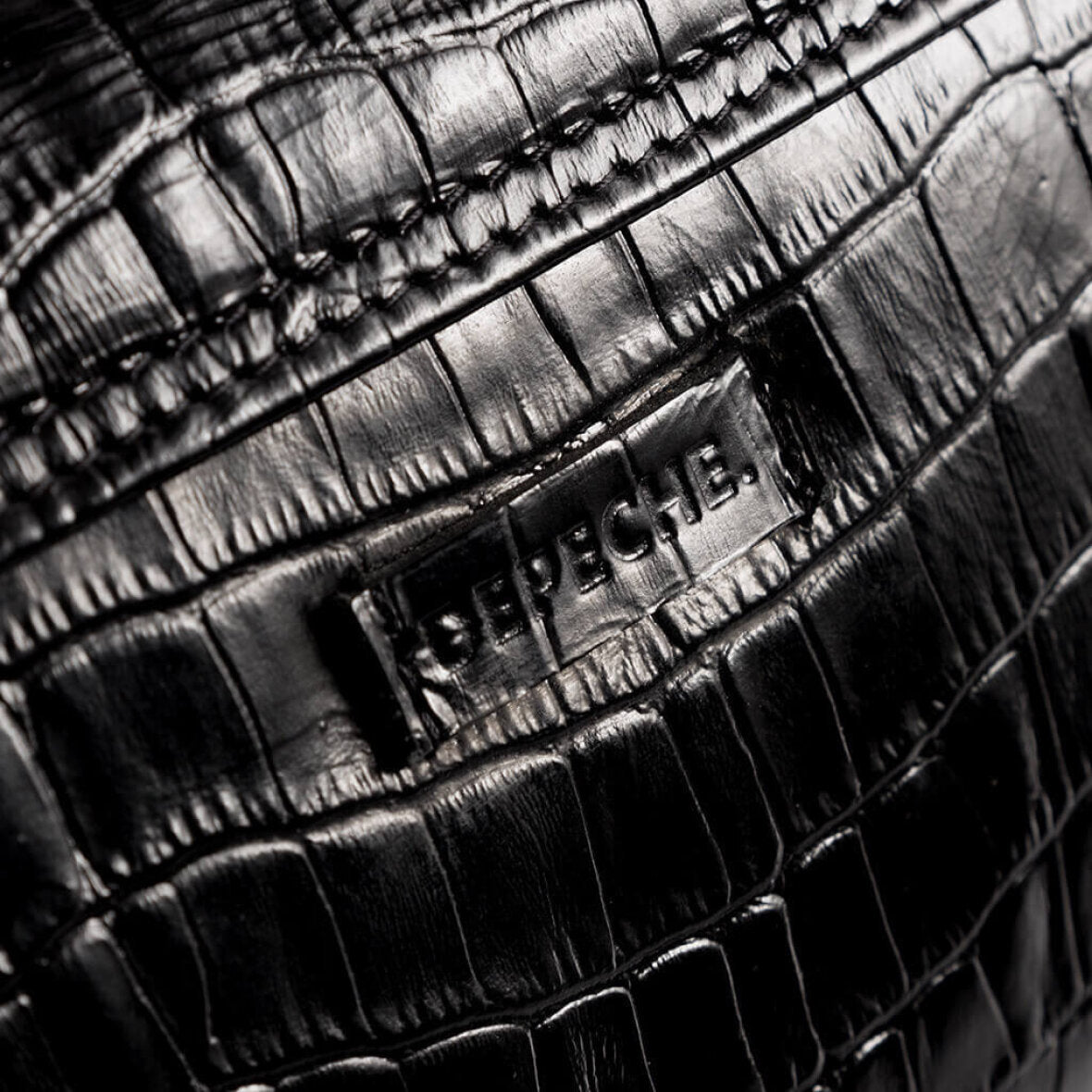 Croco Clutch